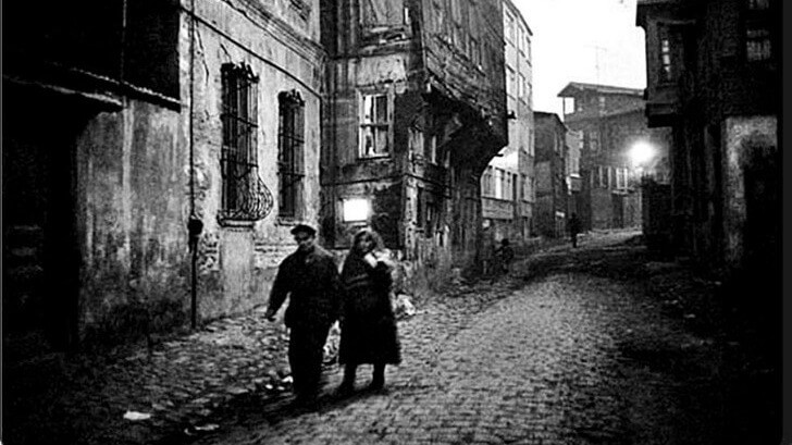 SENİ SEVMEK BAŞKA ŞEY BAYIM