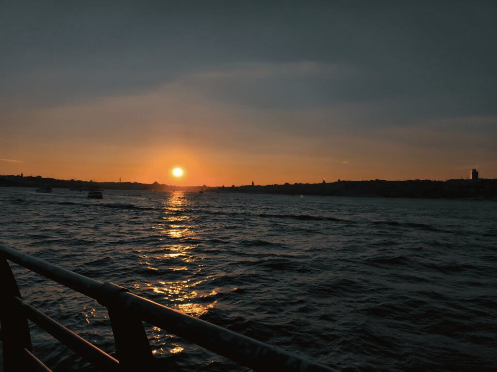 ESİR HER ÇİZGİDE PEK REZİLDİR – MUHAMMED MUSAB YAZGAN