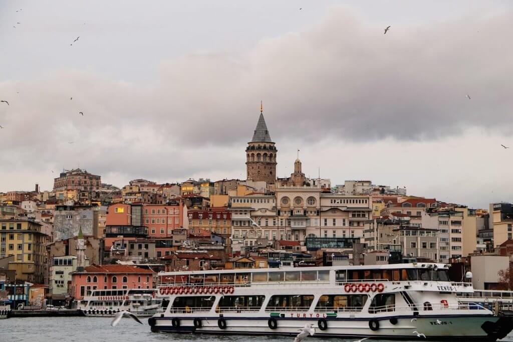 YALNIZ ŞEHİR