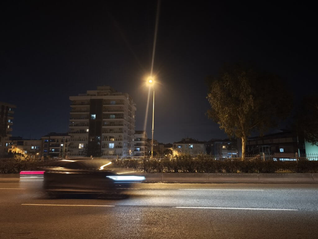 BİR YAŞAMAMA ÇABASINA DAİR CÜMLELER