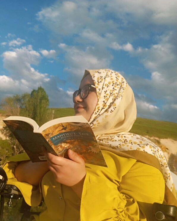 Elanur Demir