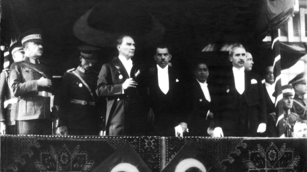 EY ULU ÖNDER ATATÜRK